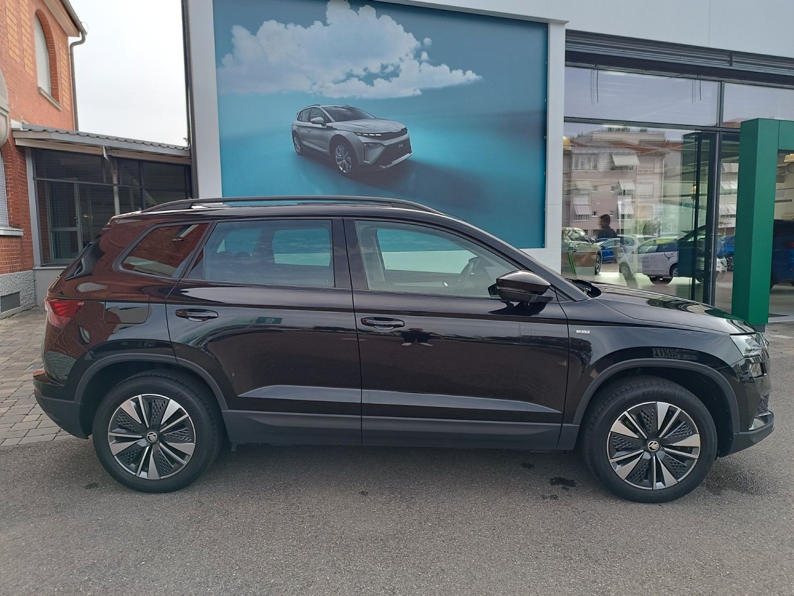 Fahrzeugabbildung SKODA Karoq Tour 2.0 TDI 85kW 6 Gang Schaltgetr. AHK
