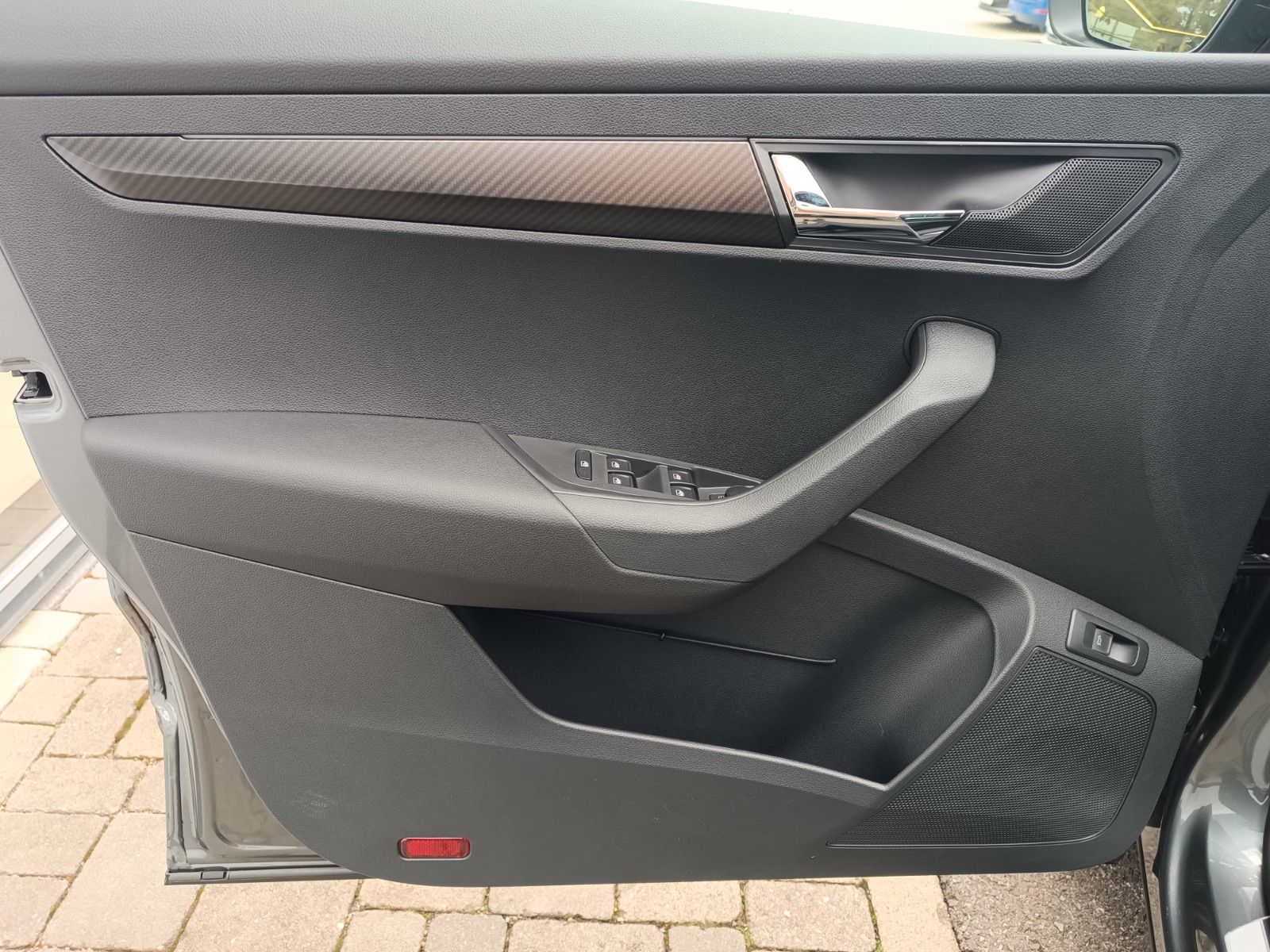 Fahrzeugabbildung SKODA Karoq Sportline 2.0 TDI, DSG, ACC, AHK, SH, PDC