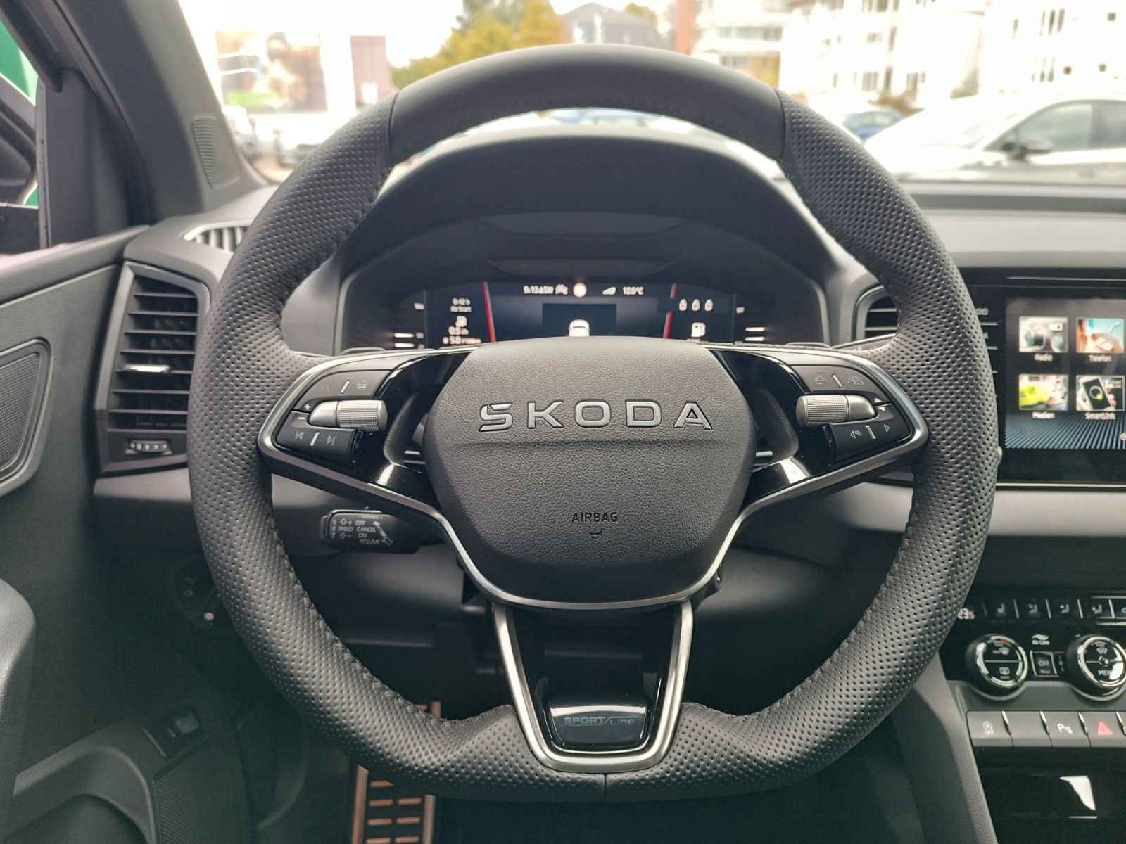 Fahrzeugabbildung SKODA Karoq Sportline 2.0 TDI, DSG, ACC, AHK, SH, PDC