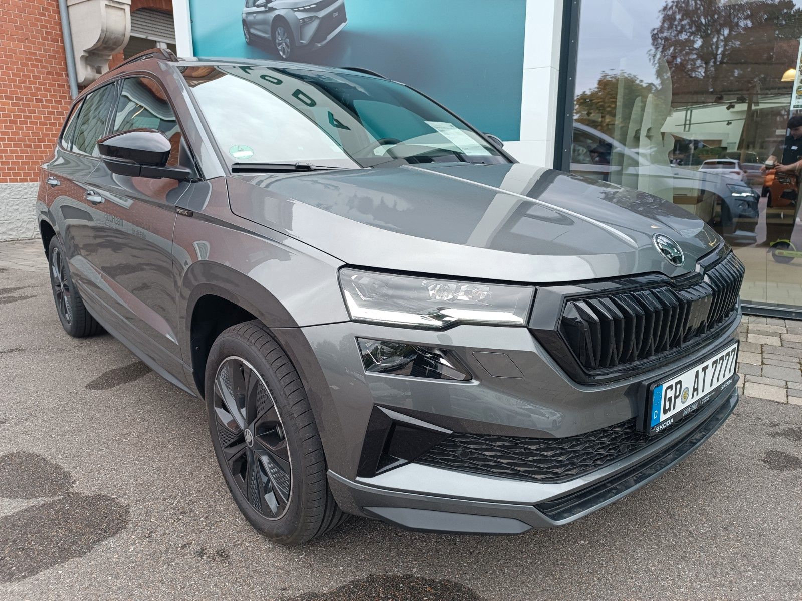 Fahrzeugabbildung SKODA Karoq Sportline 2.0 TDI, DSG, ACC, AHK, SH, PDC