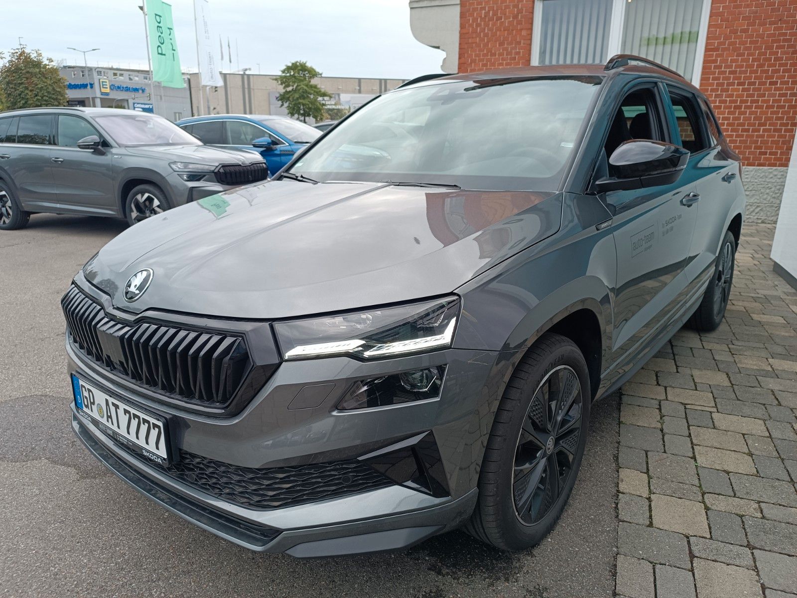 Fahrzeugabbildung SKODA Karoq Sportline 2.0 TDI, DSG, ACC, AHK, SH, PDC