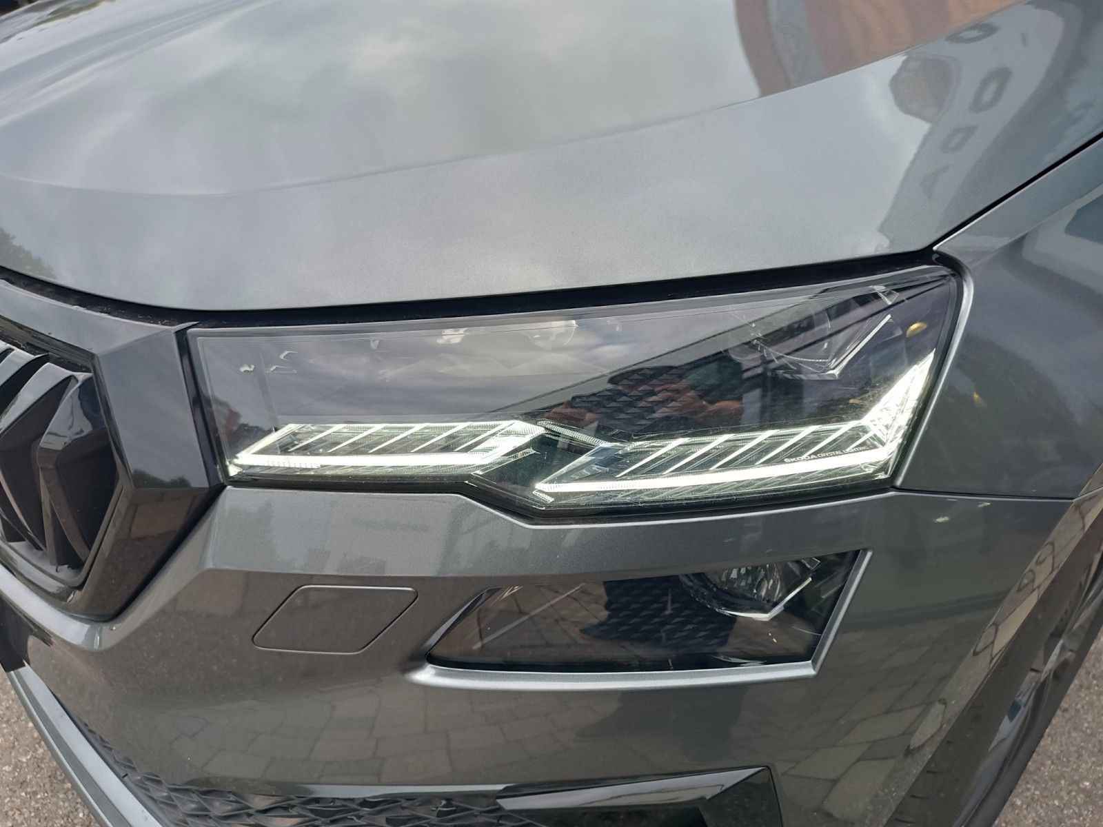Fahrzeugabbildung SKODA Karoq Sportline 2.0 TDI, DSG, ACC, AHK, SH, PDC