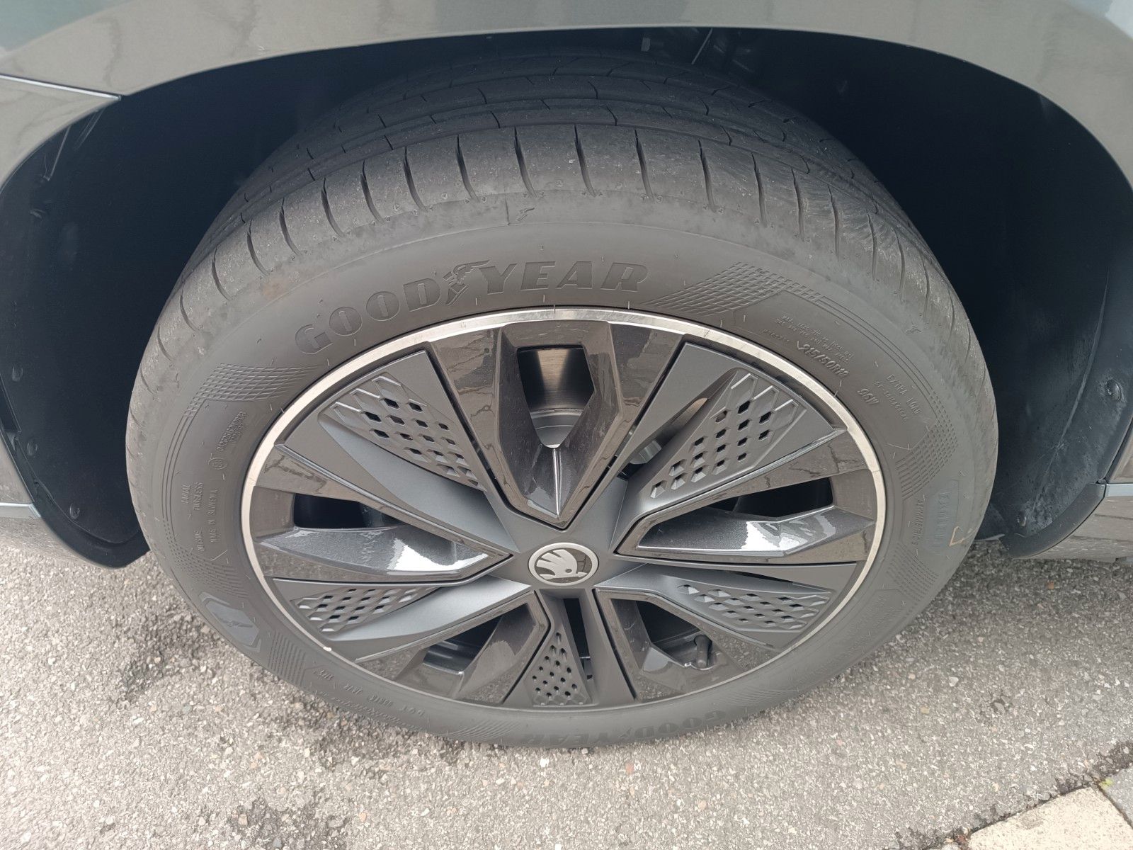 Fahrzeugabbildung SKODA Karoq Sportline 2.0 TDI, DSG, ACC, AHK, SH, PDC