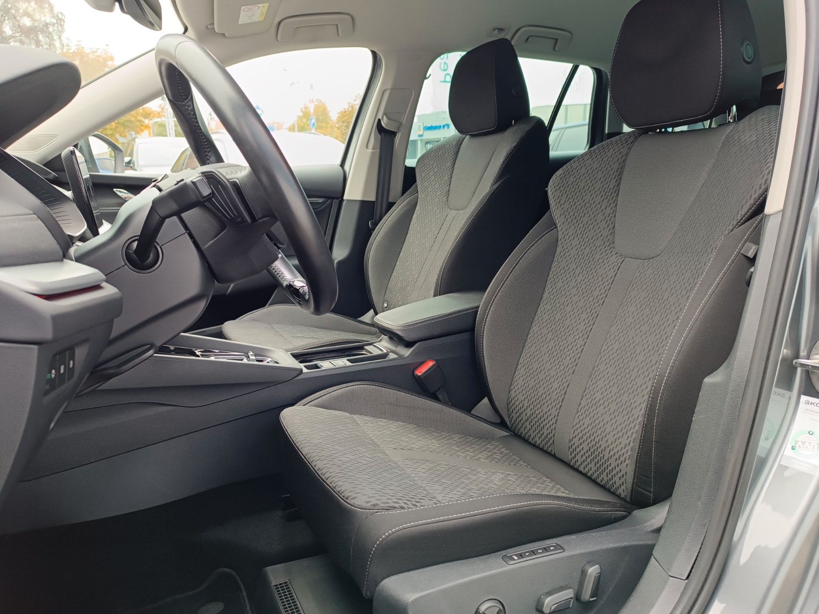Fahrzeugabbildung SKODA Octavia Combi Selection Plus 1.5 TSI DSG 110kW