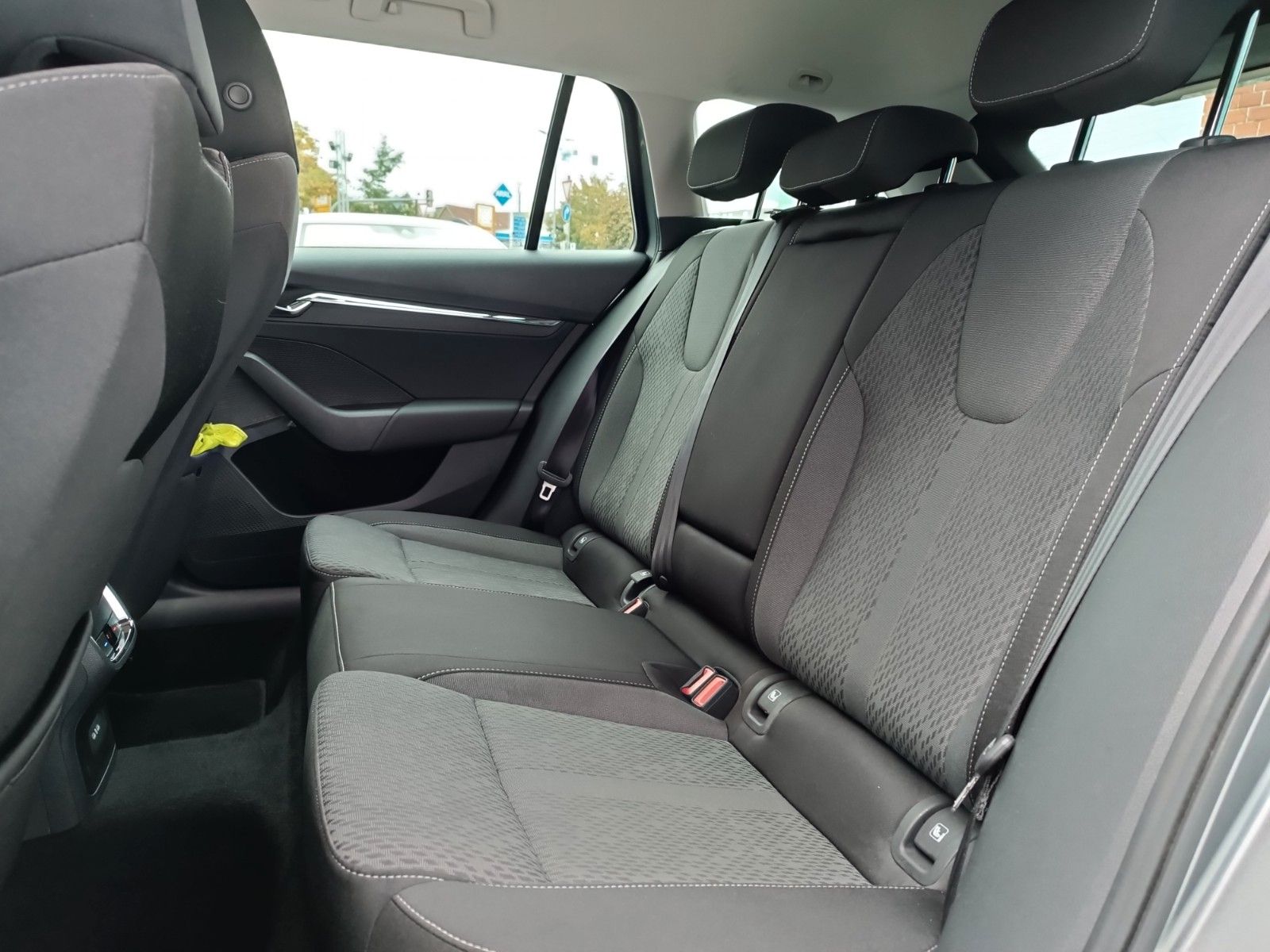 Fahrzeugabbildung SKODA Octavia Combi Selection Plus 1.5 TSI DSG 110kW