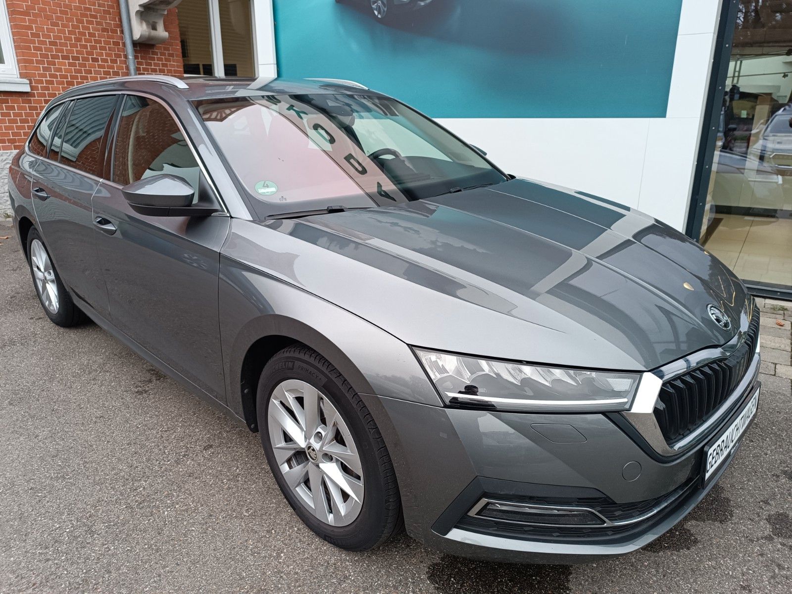 Fahrzeugabbildung SKODA Octavia Combi Selection Plus 1.5 TSI DSG 110kW