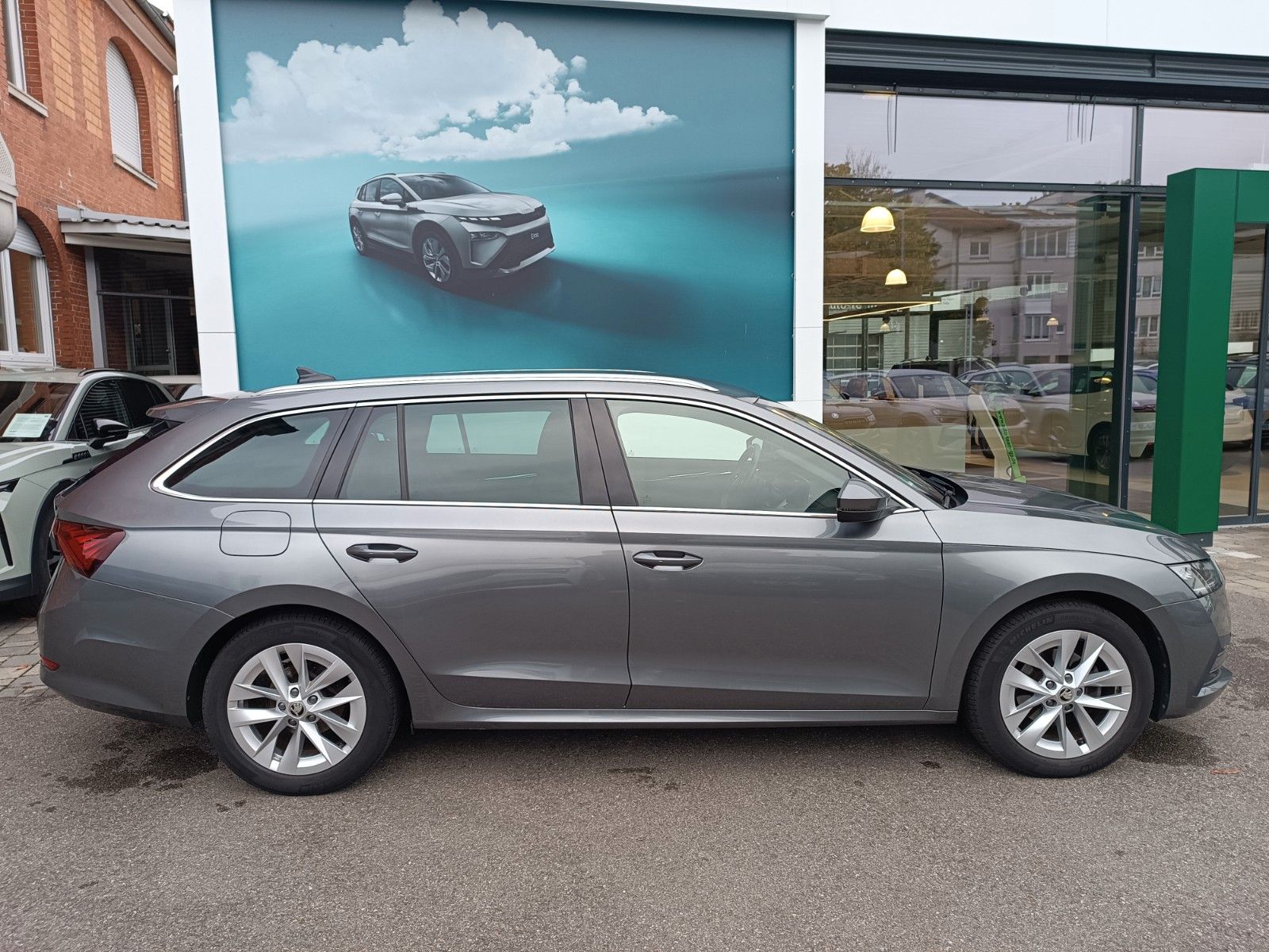 Fahrzeugabbildung SKODA Octavia Combi Selection Plus 1.5 TSI DSG 110kW