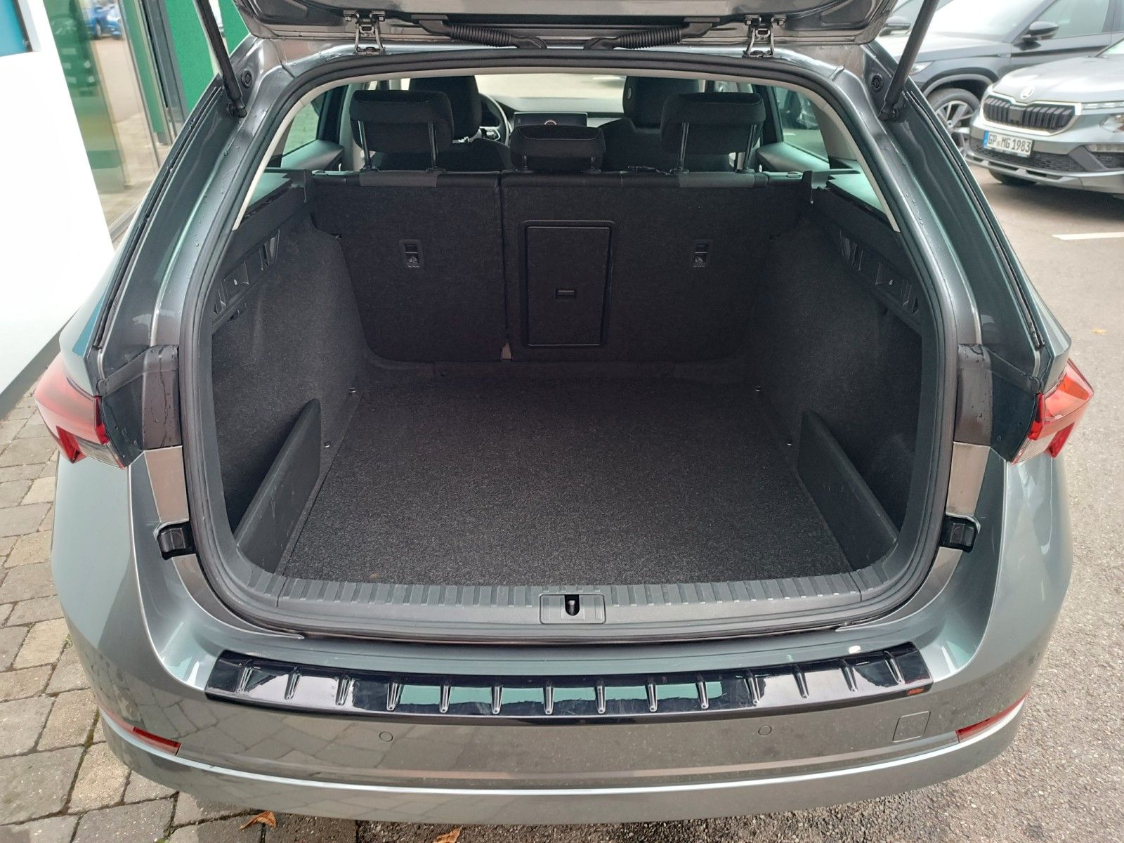 Fahrzeugabbildung SKODA Octavia Combi Selection Plus 1.5 TSI DSG 110kW