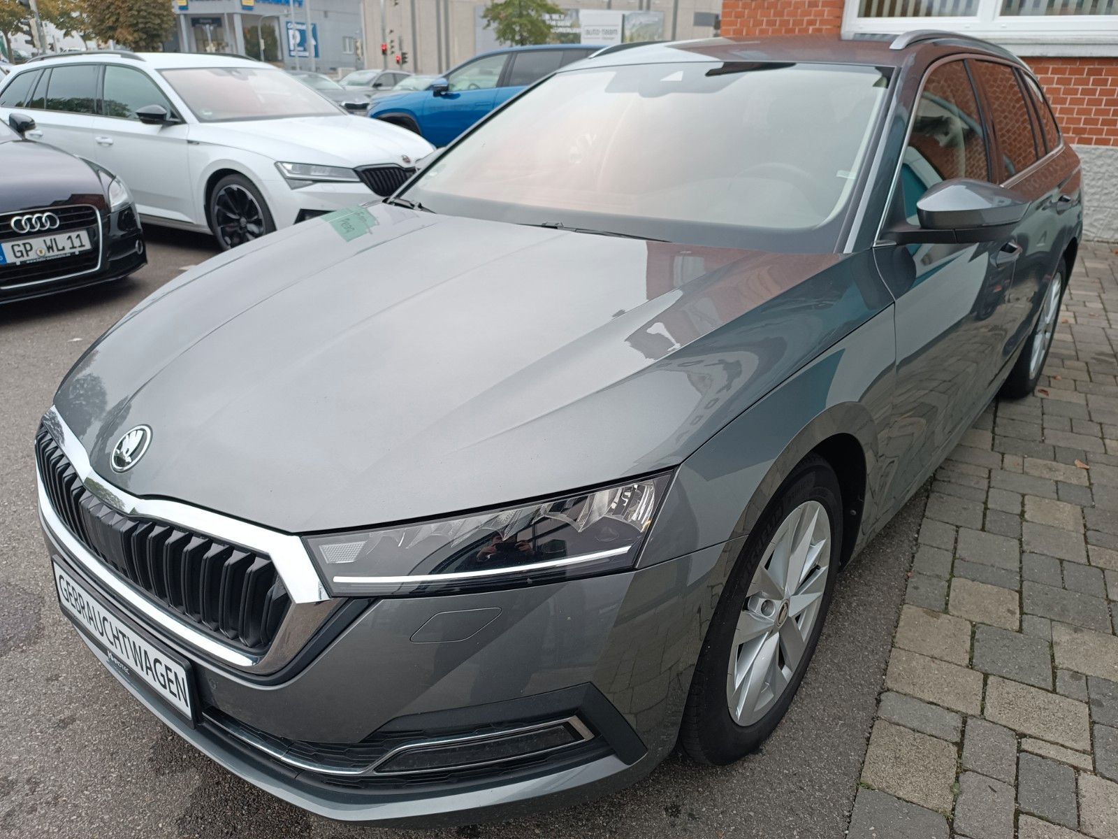 Fahrzeugabbildung SKODA Octavia Combi Selection Plus 1.5 TSI DSG 110kW